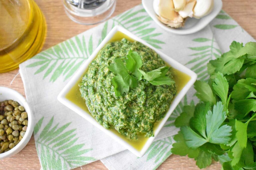 Wloska salsa verde z natki pietruszki