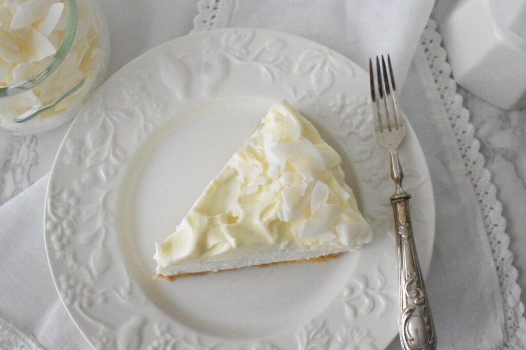 Kokosowy sernik bez pieczenia na zimno