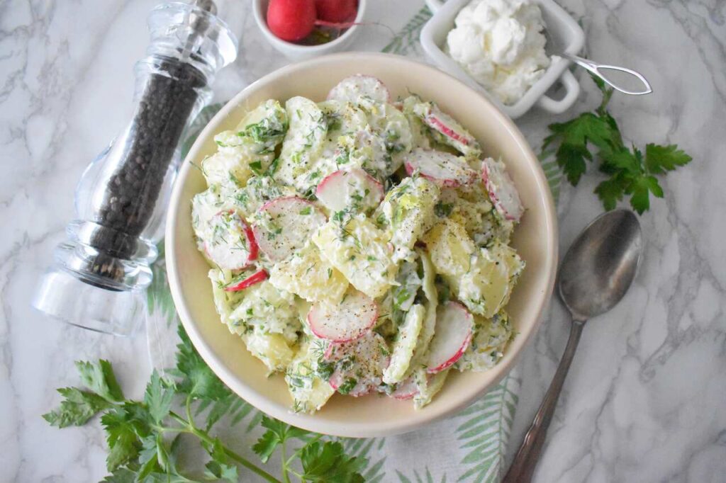 Salatka z ziemniakami i rzodkiewkami