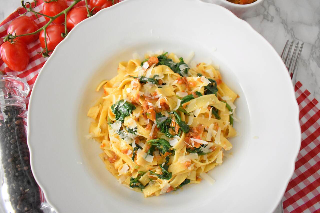 Przepis na szybki makaron z suszonymi pomidorami