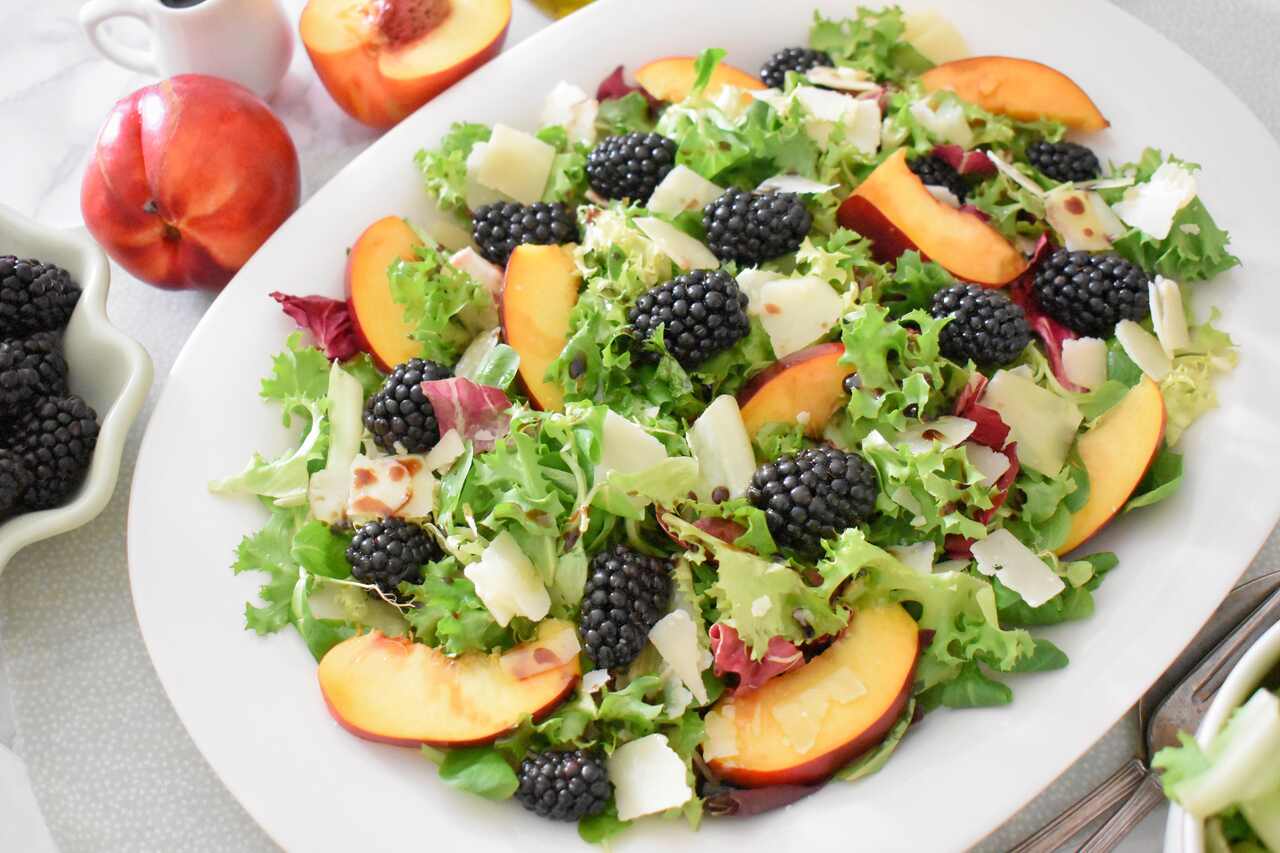 Przepis na salatke z brzoskwiniami