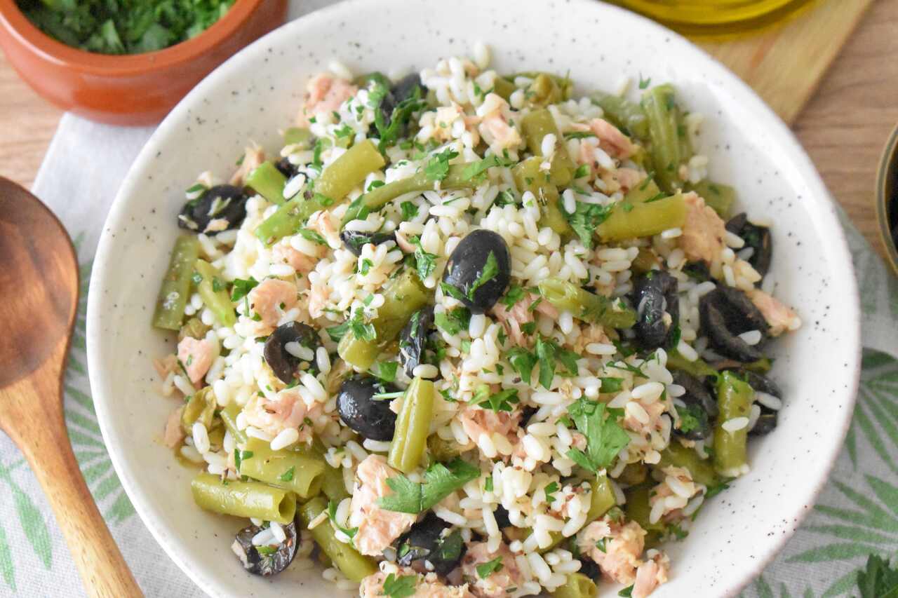 Przepis na salatke ryzowa z tunczykiem