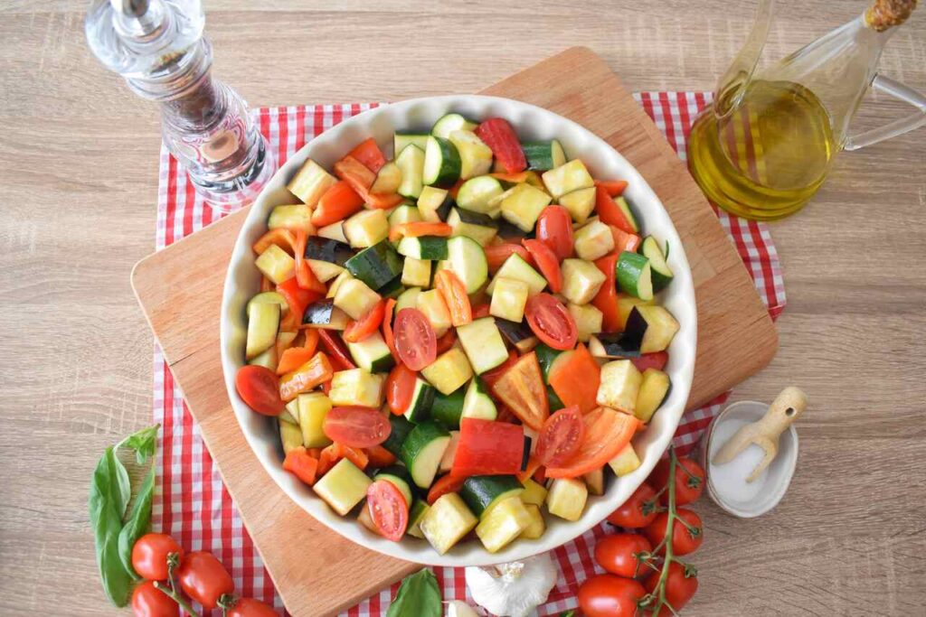 Pieczone baklazany z papryka i pomidorami