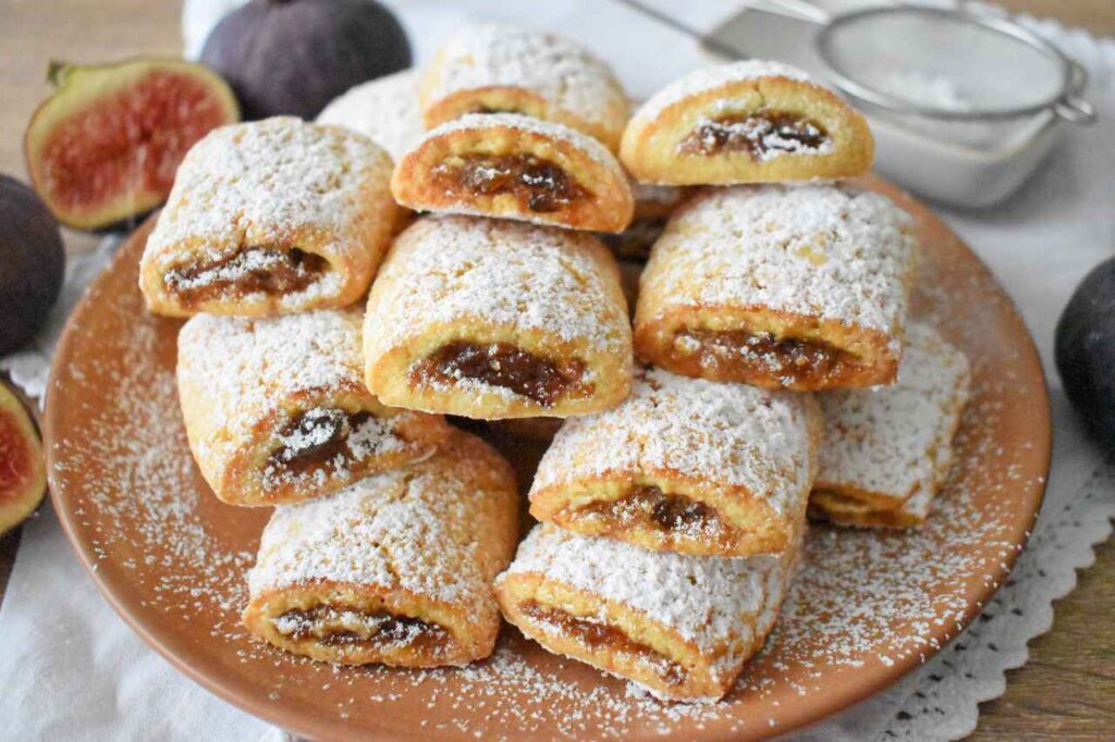 Kruche maslane ciastka z nadzieniem owocywm