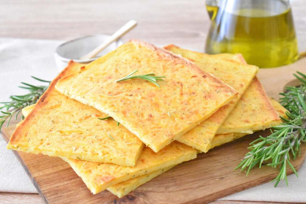 Pieczony placek dyniowy z rozmarynem