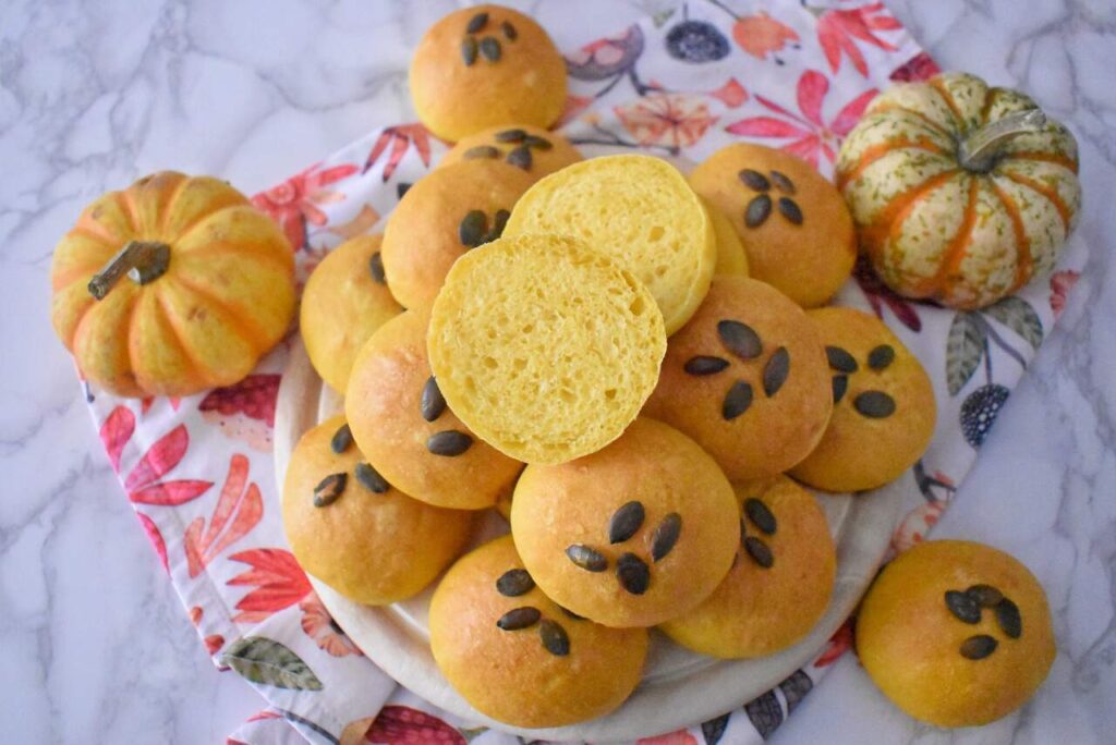 Drozdzowe bulki z dynia