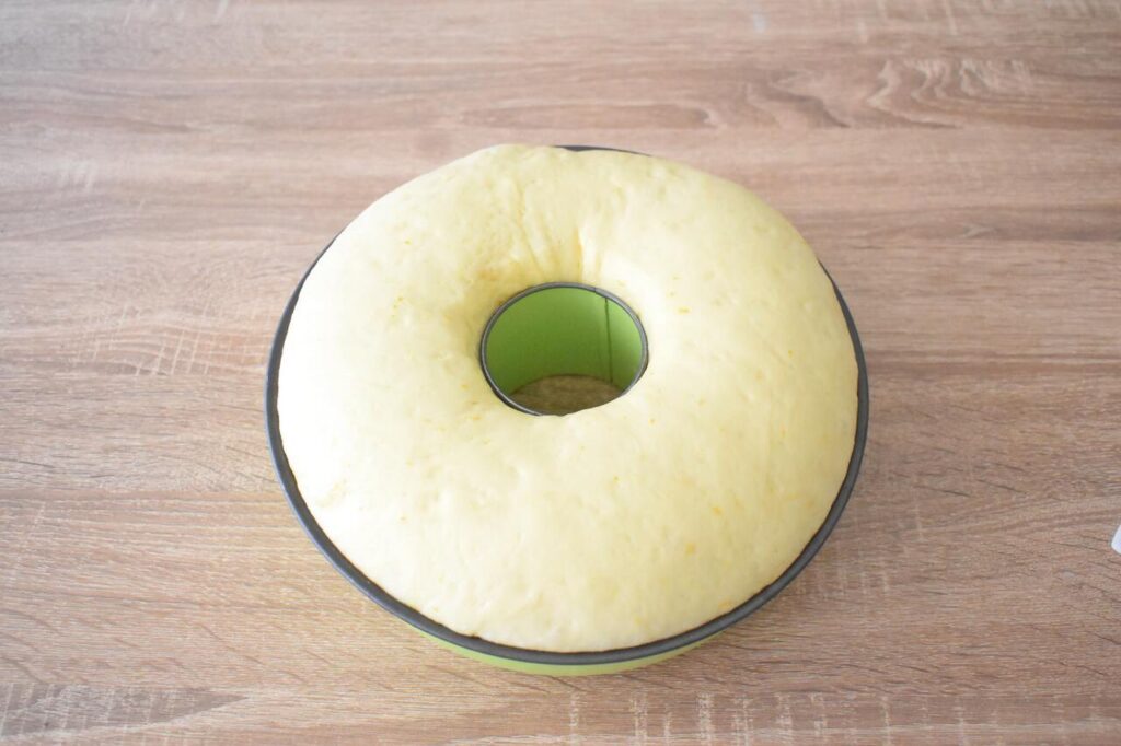 Slodka babka z ciasta drozdzowego