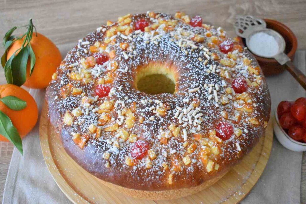 Owocowa puszysta babka drozdzowa