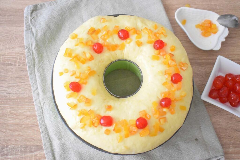 Wloska babka z owocami suszonymi