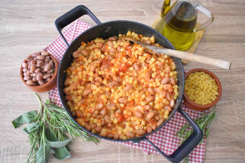 Wloski makaron gotowany z fasola