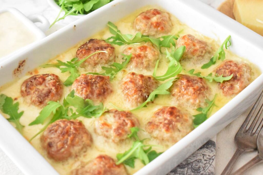 Pieczone klopsiki pod sosem