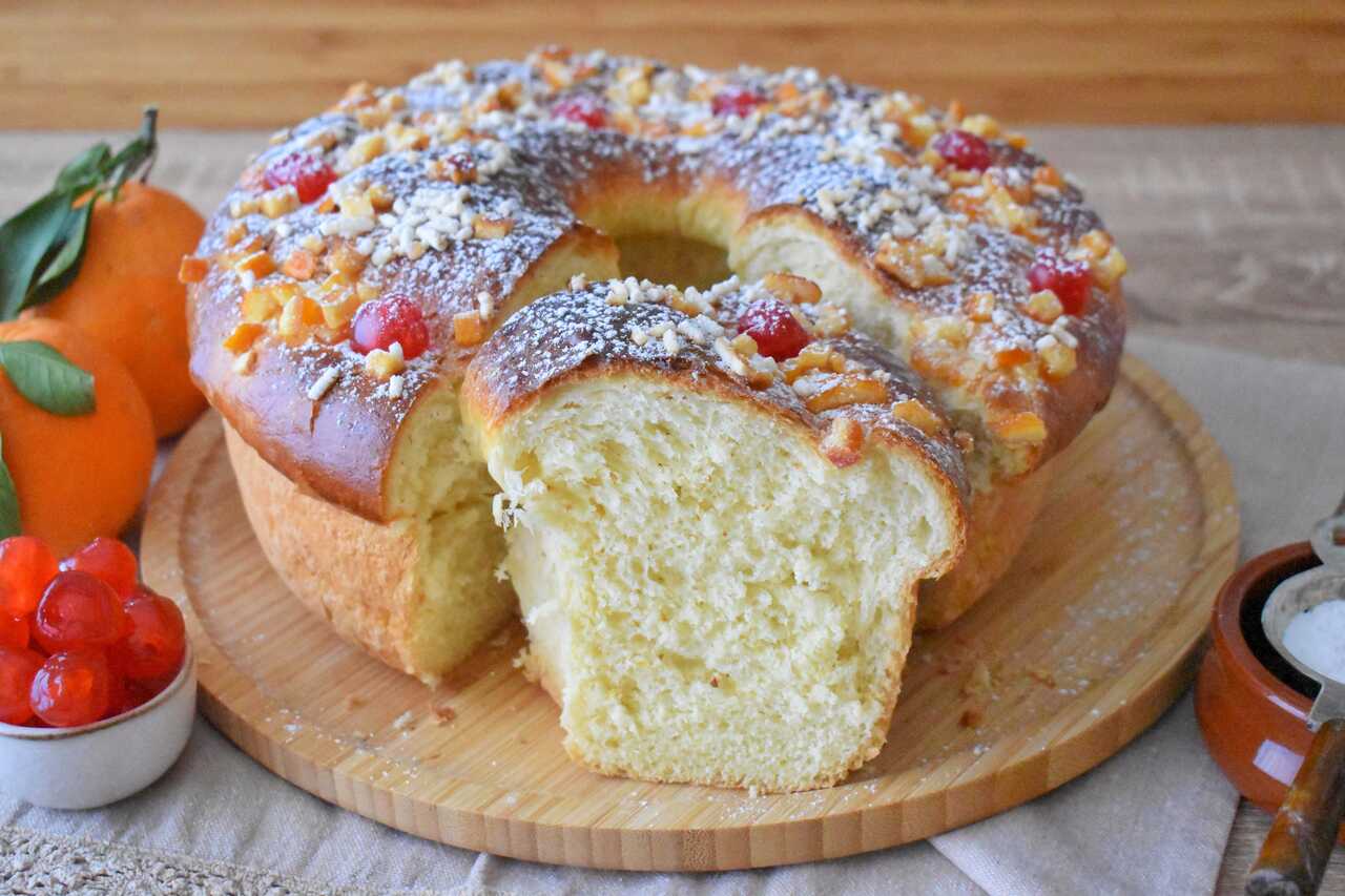 Przepis na wloska babke drozdzowa z owocami