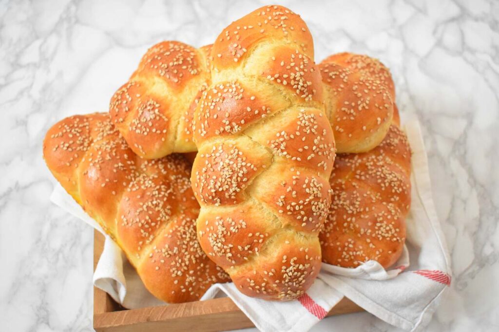 Puszyste drozdzowe bulki warkocze