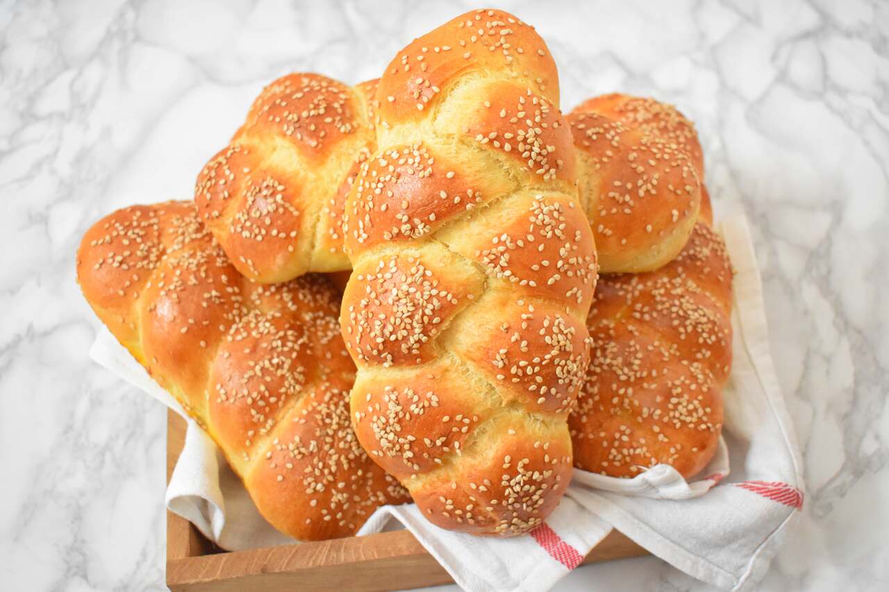 Puszyste drozdzowe bulki warkocze