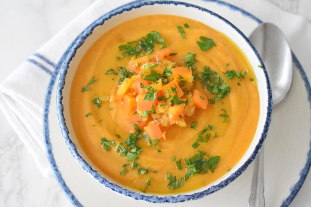 Zupa marchewkowa z czerwona soczewica