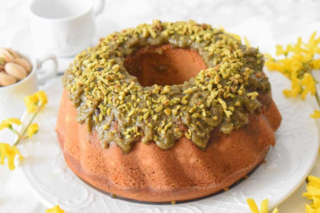 Wielkanocna babka pistacjowa
