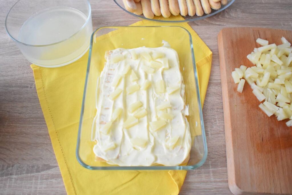 Tiramisu z ananasem i kremem