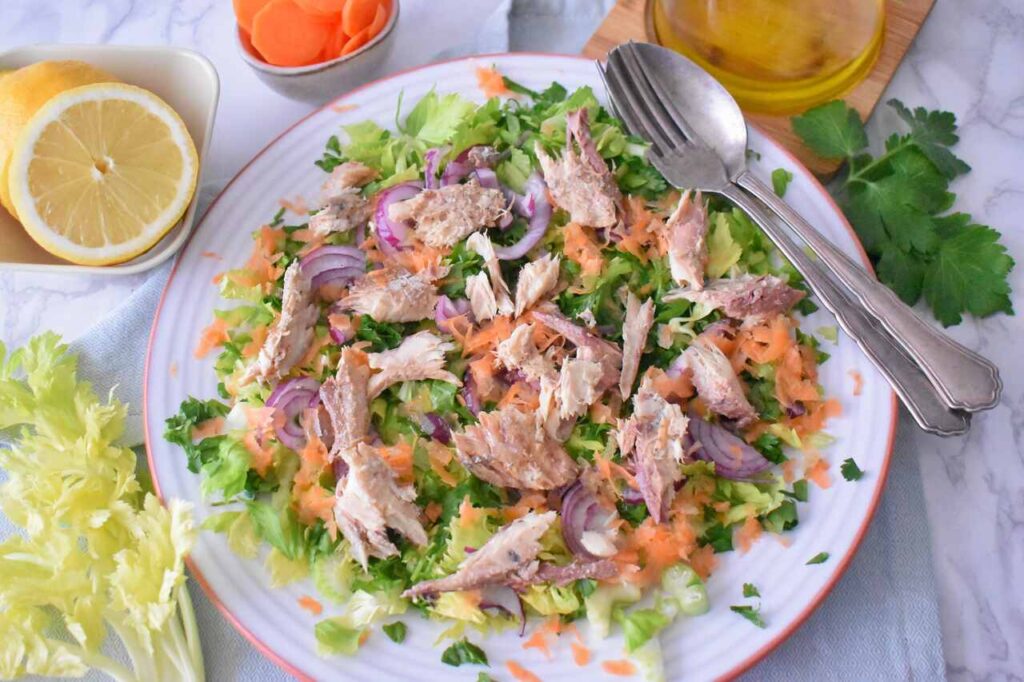 Przepis na salatke z selerem i makrela