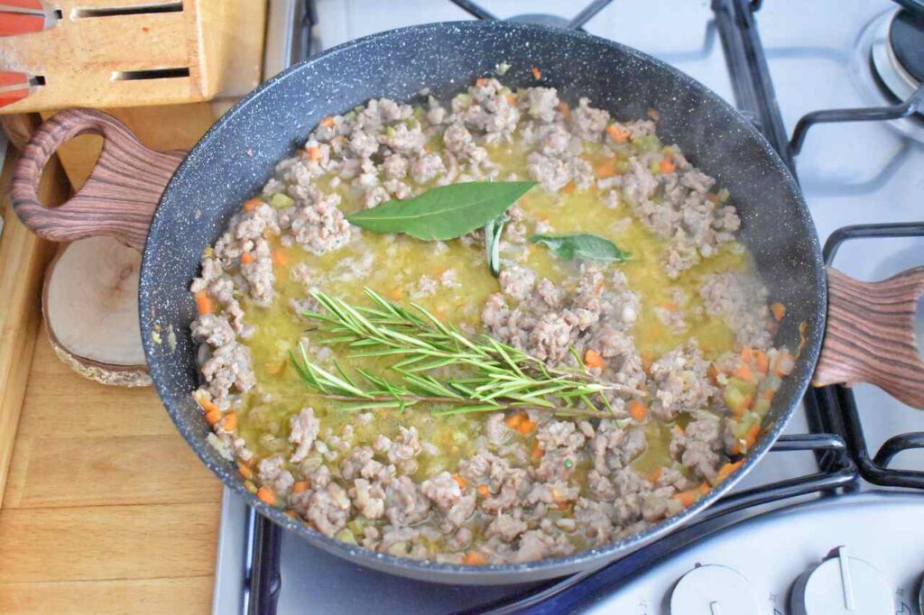 Tradycyjny przepis na ragu bianco