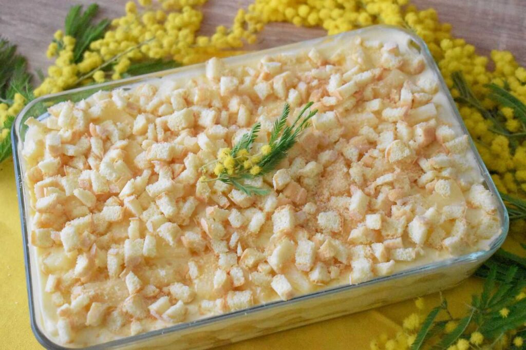 Wloskie tiramisu z kremem cukierniczym i ananasem