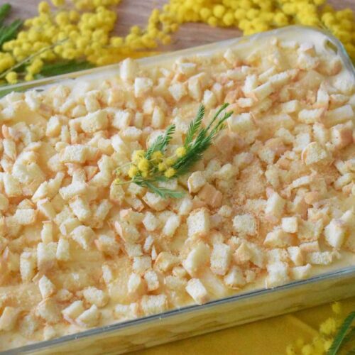 Wloskie tiramisu z kremem cukierniczym i ananasem