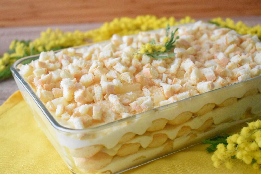 Wloskie tiramisu z kremem i ananasem