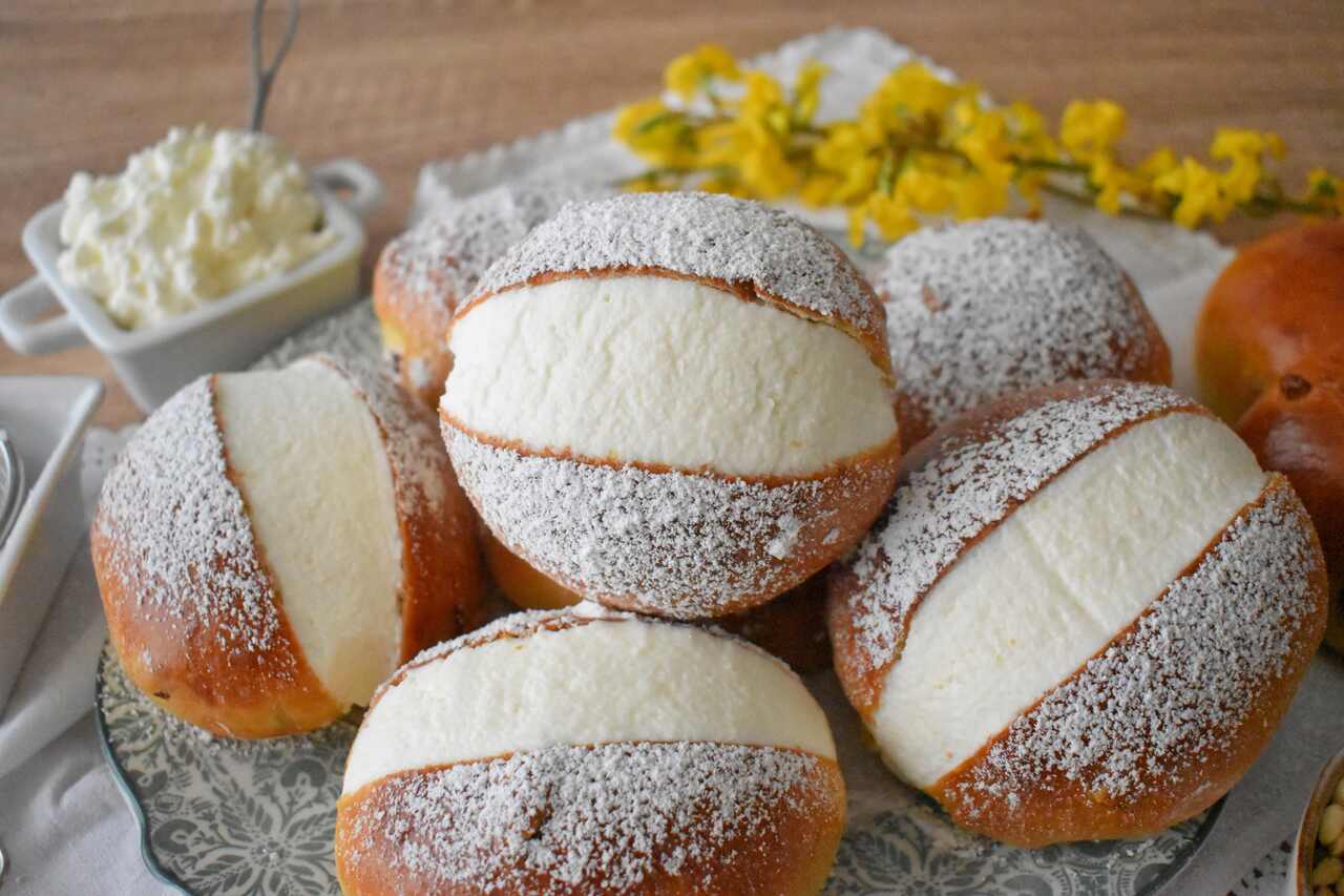 Wloskie bulki wielkanocne maritozzi