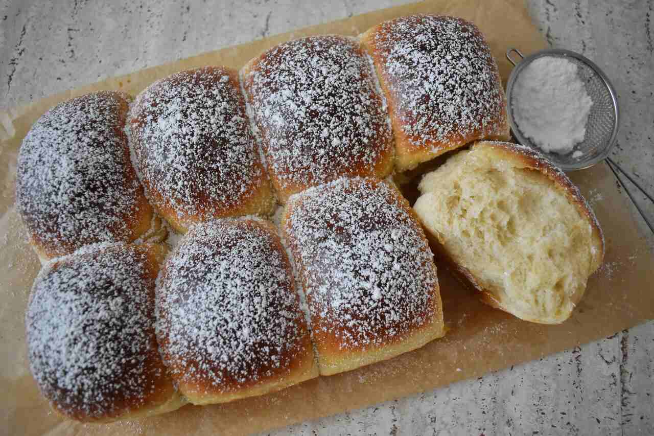 Przepis na puszyste buleczki ze smietana