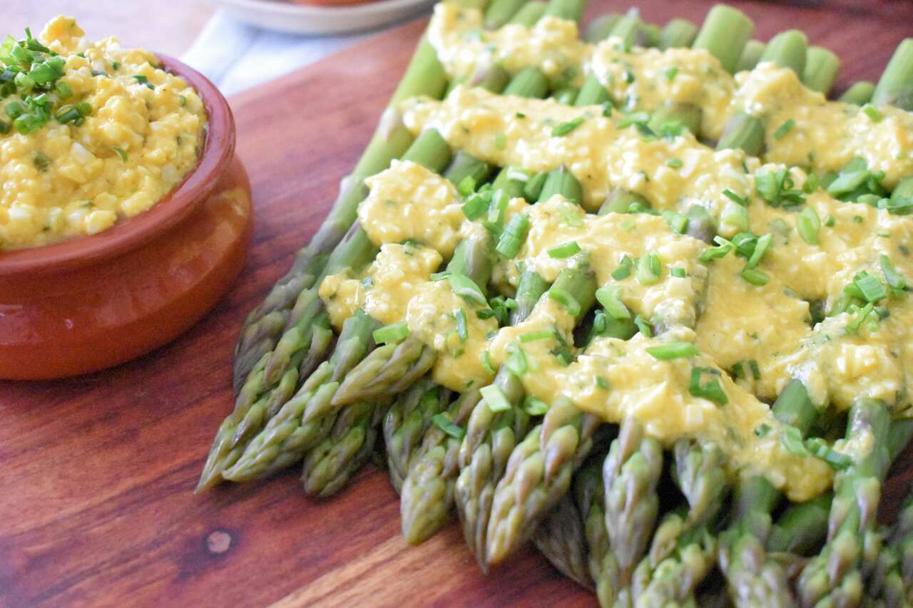 Przepis na szparagi z sosem bolzanskim