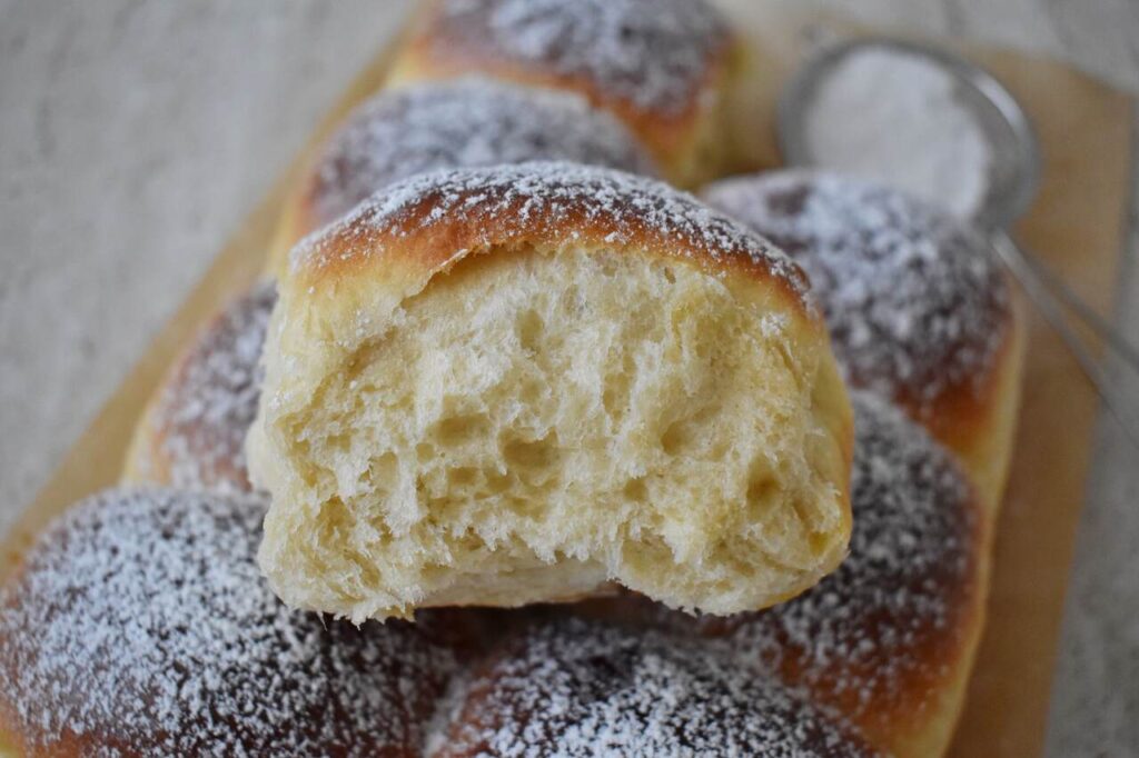 Puszyste maslane brioszki