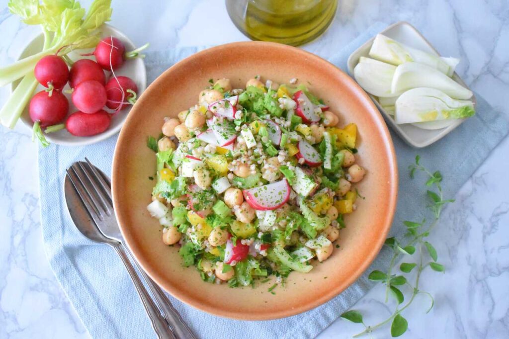 Jak przygotowac salatke z selerem naciowym