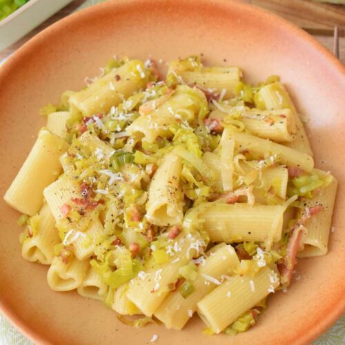 Przepis na makaron z speck i porami