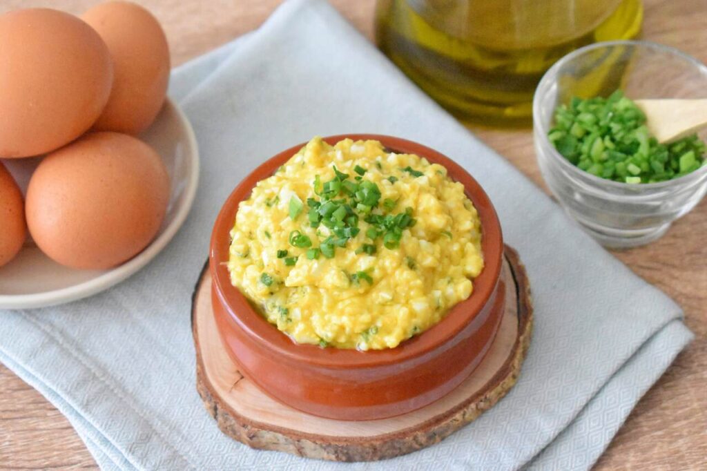 Jajeczny sos bolzanski z musztarda