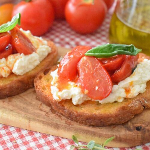 Wloska bruschetta z pieczonymi pomidorkami