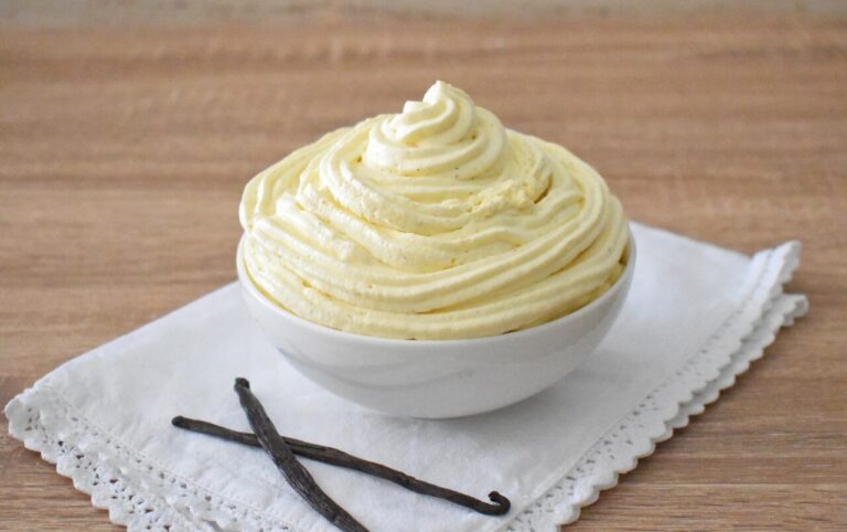Francuski krem z bitej smietany chantilly