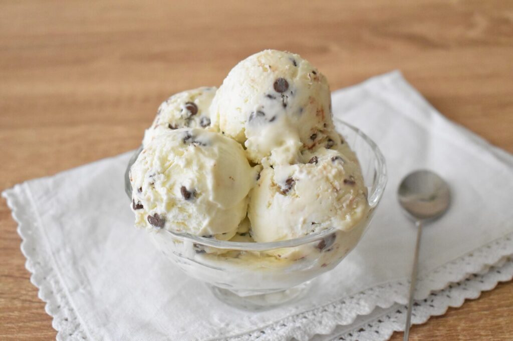 Wloskie lody stracciatella bez mieszania
