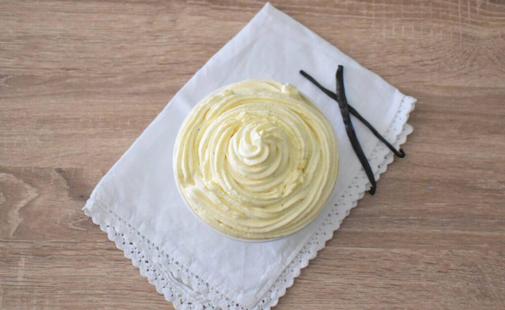 Smietankowy krem chantilly z wanilia