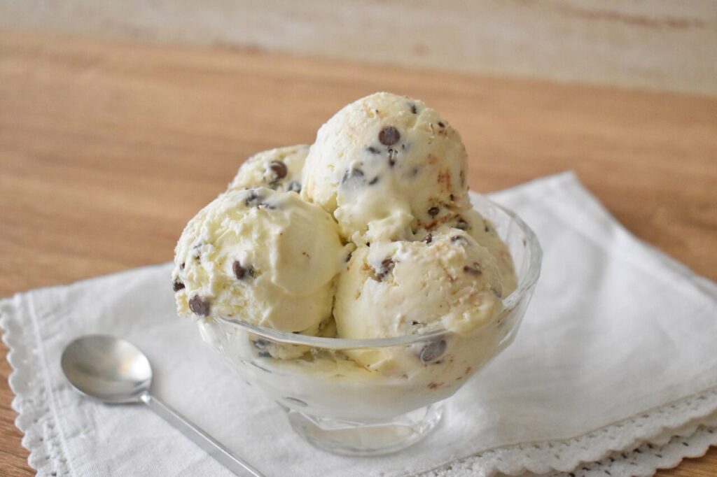 Lody stracciatella z mlekiem skondensowanym