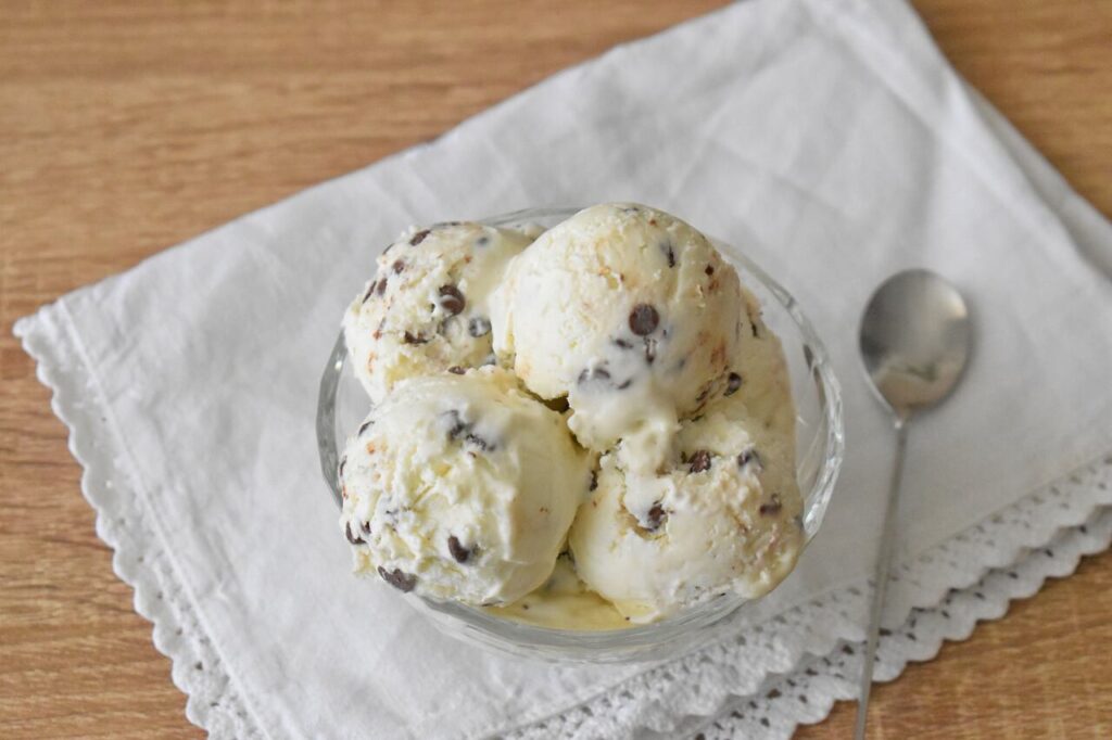 Lody z czekolada i mlekiem skondensowanym