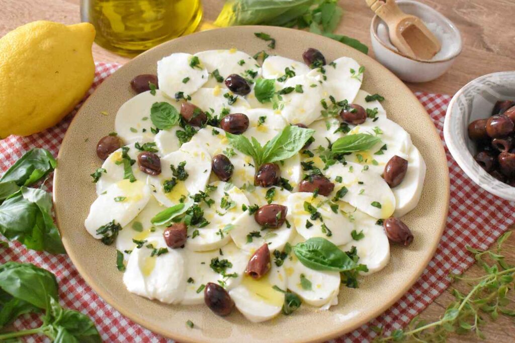Wloska mozzarella marynowana w ziolach i oliwie