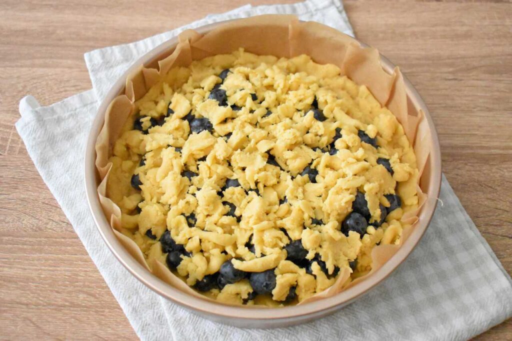 Krucha tarta z borowkami i kruszonka