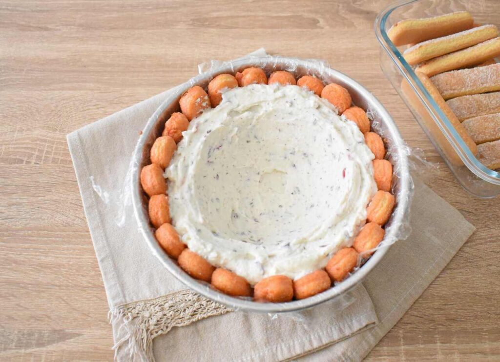 Deser z kremem stracciatella