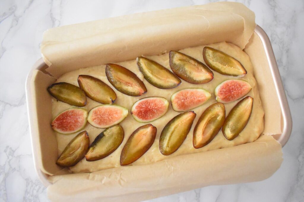 Przepis na ciasto bananowe z figami i sliwkami