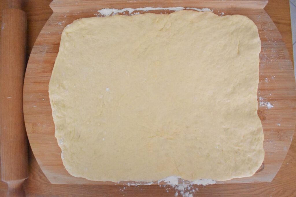 Jak formowac ciasto na rolade drozdzowa