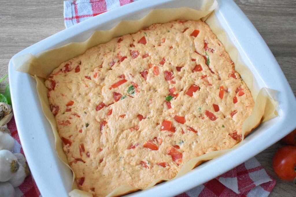 Pieczenie focaccie z pomidorami