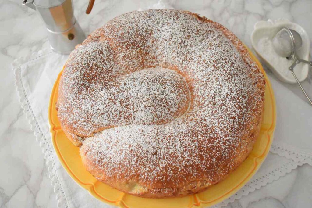 Drozdzowka z kremem maslano-cynamonowym