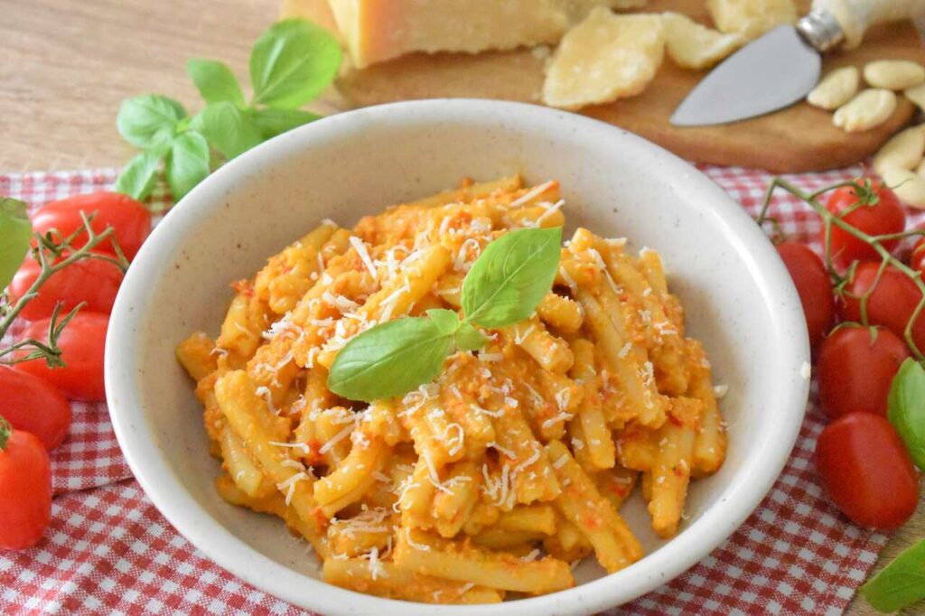 Wloski przepis na pomidorowe pesto z migdalami i pomidorami