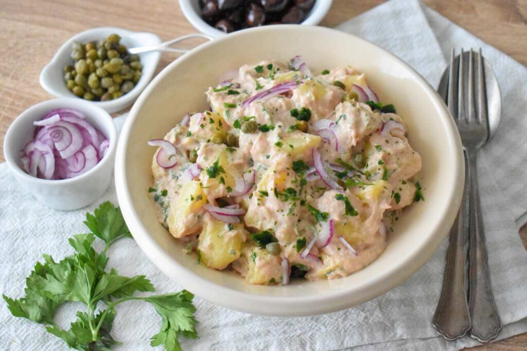 Wloska salatka ziemniaczana z salsa tunczykiem