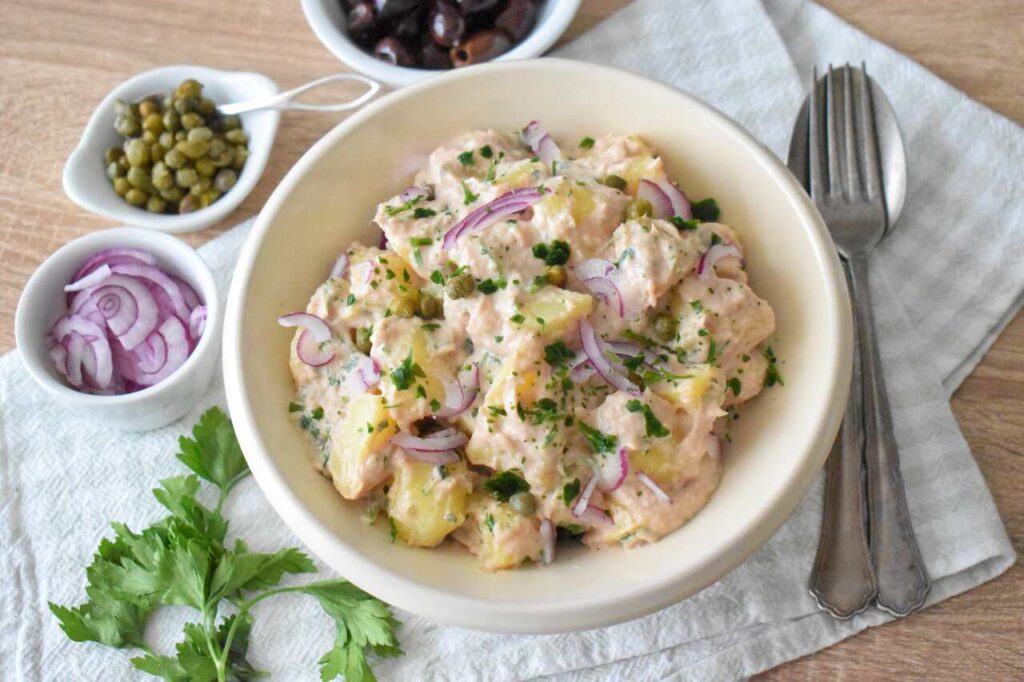 Jak przygotowac salatke ziemniaczana z tunczykiem