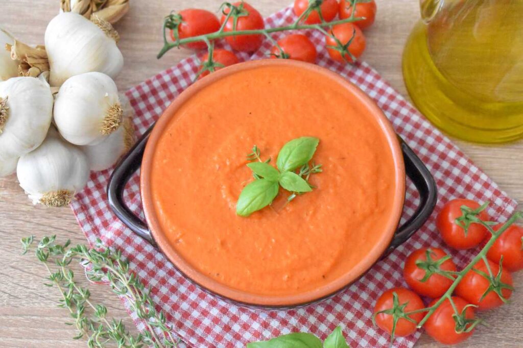 Jak przygotowac sos pomidorowy z pieczonych warzyw